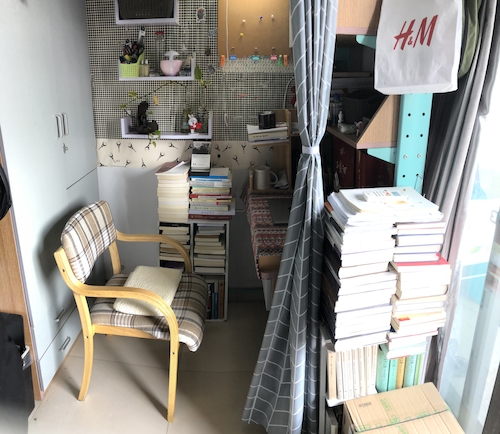 何老师检查寝室卫生1