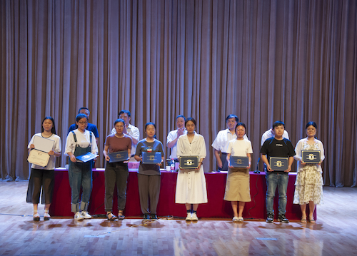 八名研究生受聘为社区党建指导员或红雁助理