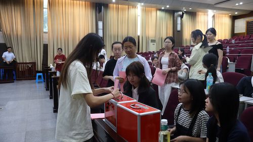  色色视频
第三届团委学生会换届大会圆满举办18